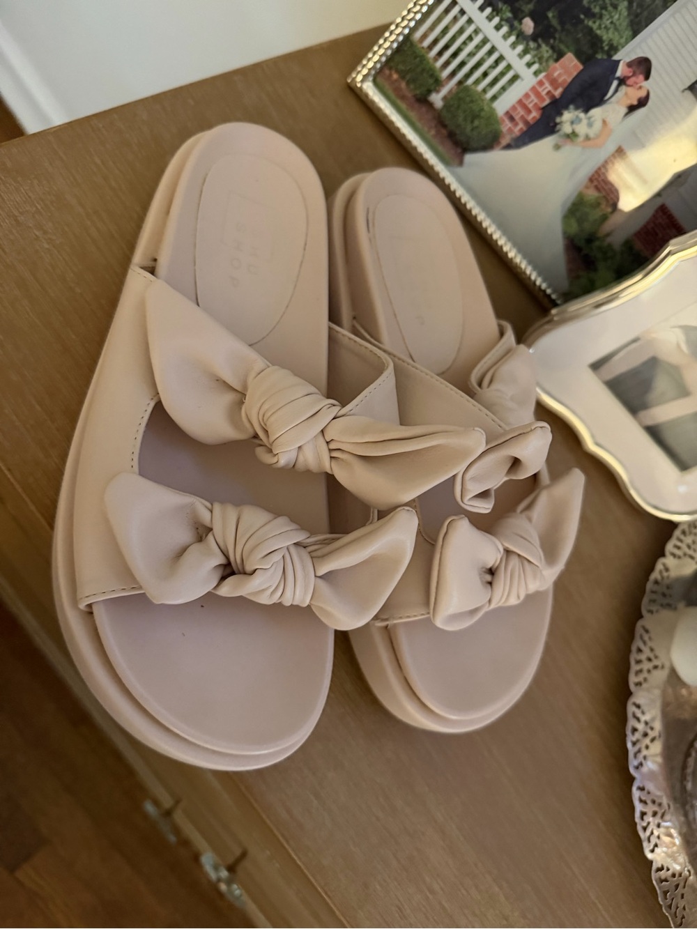Shu Shop Women’s Knot-Detail Slide Sandals in Blush